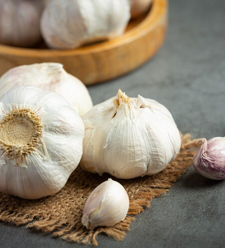 bahaya makan bawang putih mentah